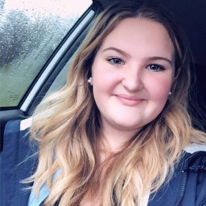 Meet your Posher, Abigail